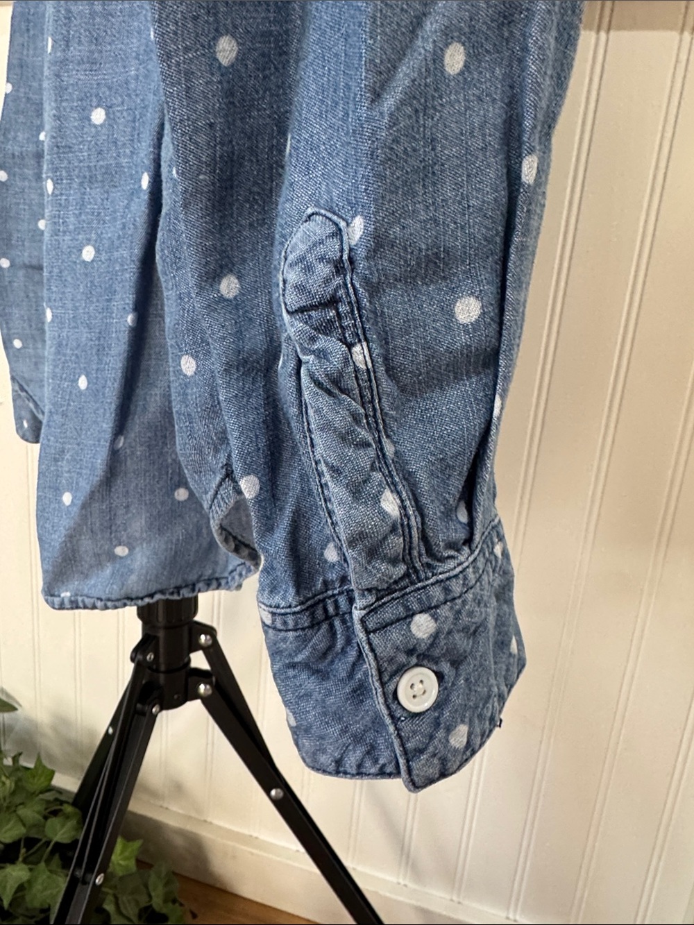 #122 RAILS Ingrid Denim Blue with White Polka Dot Button-Down Shirt size M - Picture 3 of 5